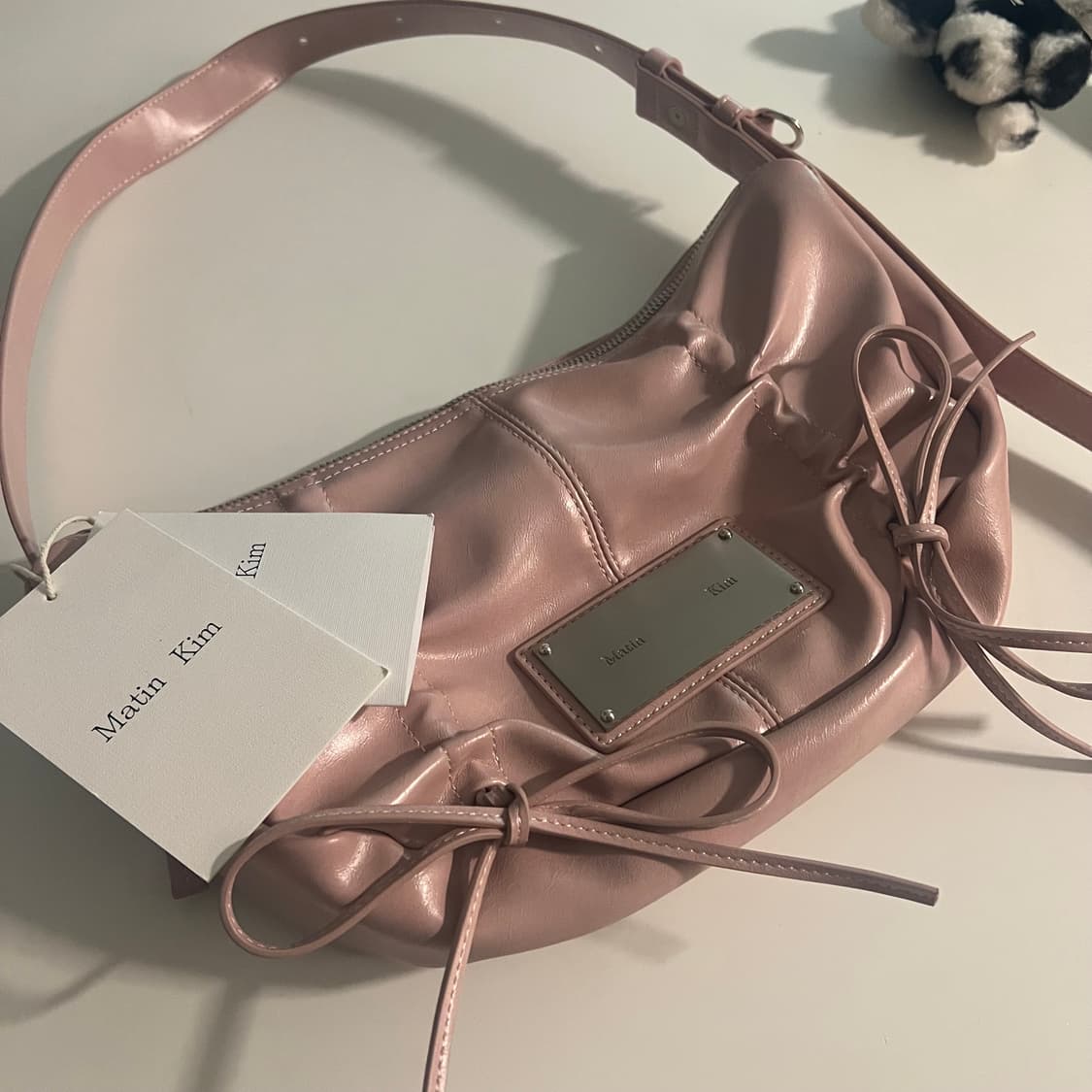 HALF SHIRRING RIBBON ROUND BAG IN PINK | 후루츠패밀리