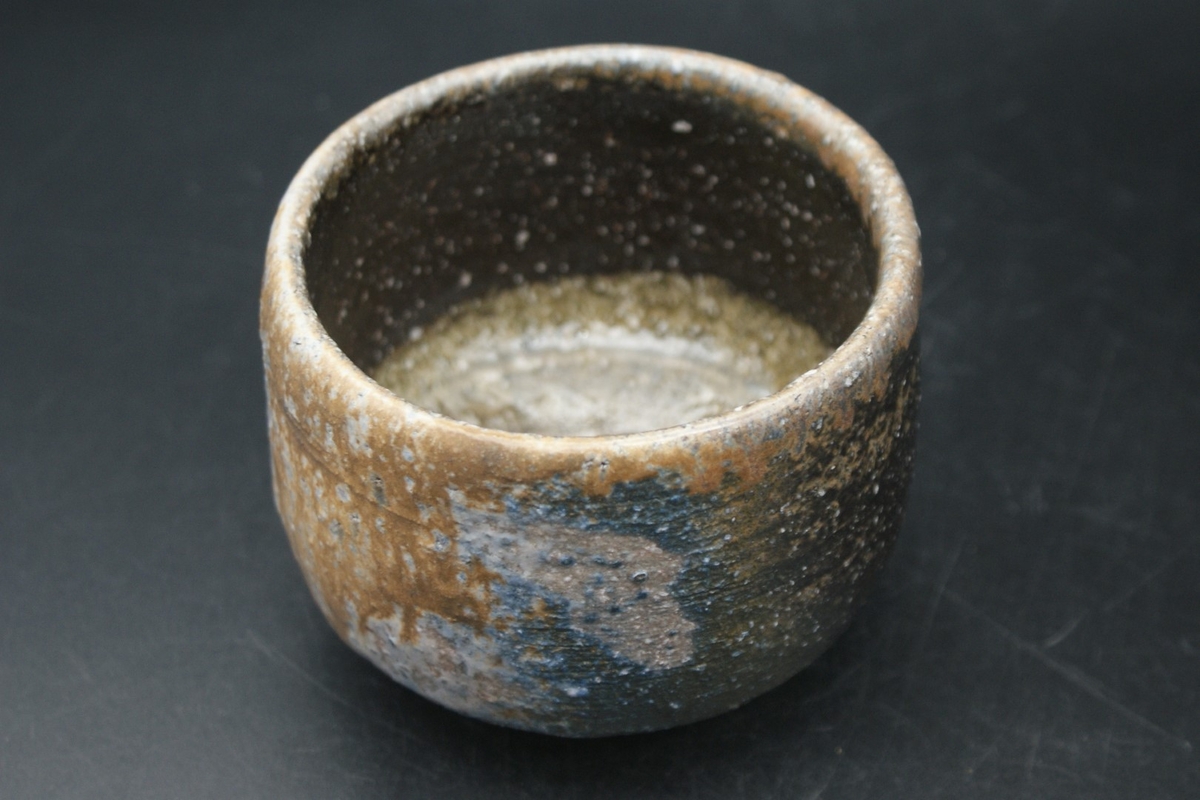 人間国宝》伊勢﨑 淳 作 備前 黒茶碗（桐箱後日） | 陶備堂オンライン
