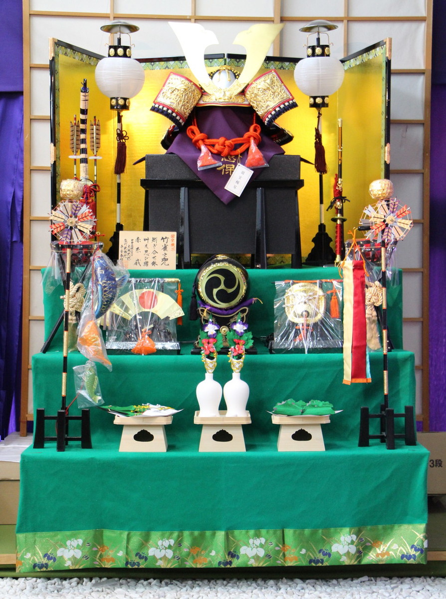 五月人形兜三段飾り 105 御着用 竹雀之兜 【五月人形】|パーティグッズ