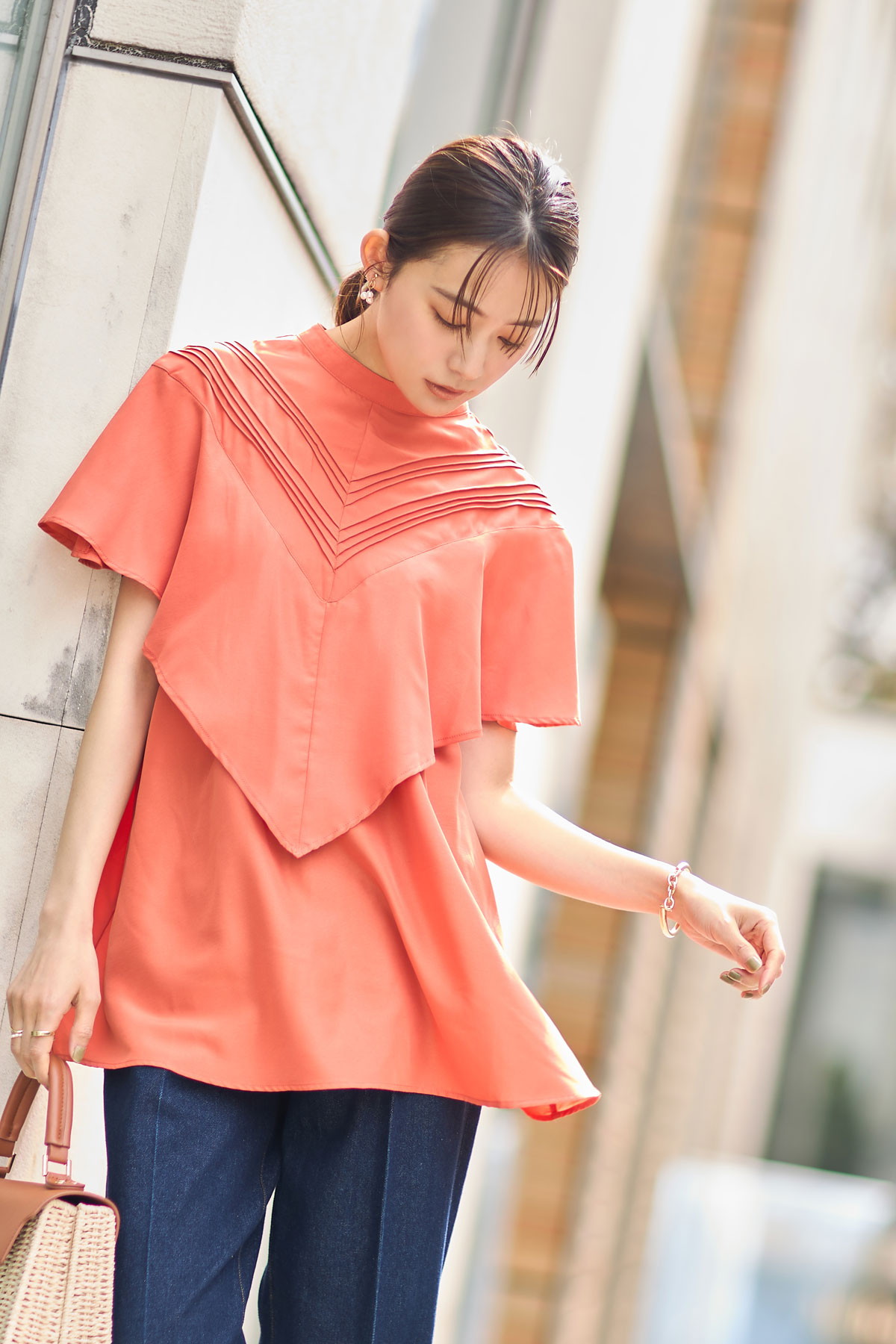 フリルケープブデコルテブラウス