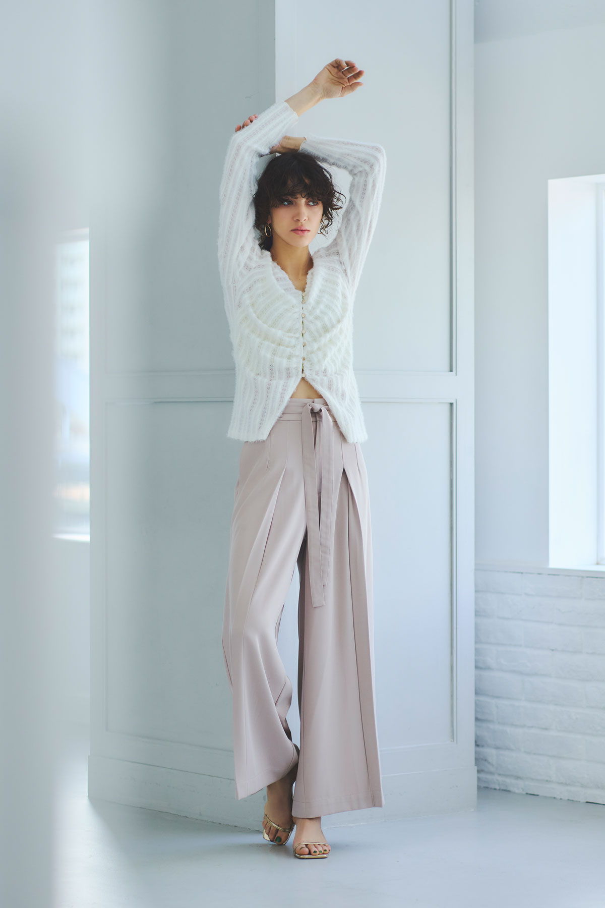 チェーンベルトタックワイドパンツ