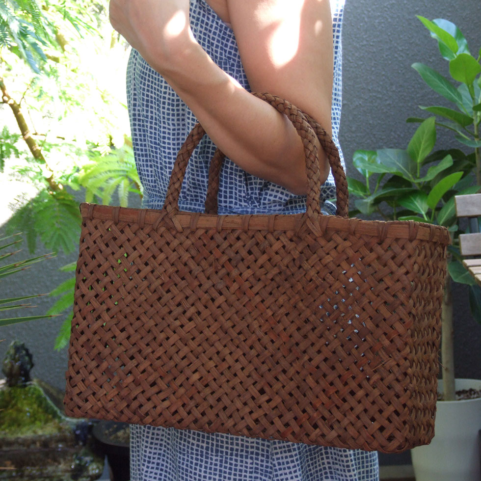 楽天市場】純国産 山葡萄かごバッグ 斜め四つ目編み 大サイズ : おまめ