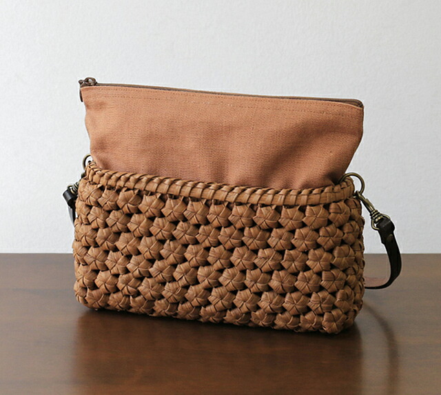 やまぶどうミニポシェット(花編み/二番皮/ファスナー・柿渋染内布)(約