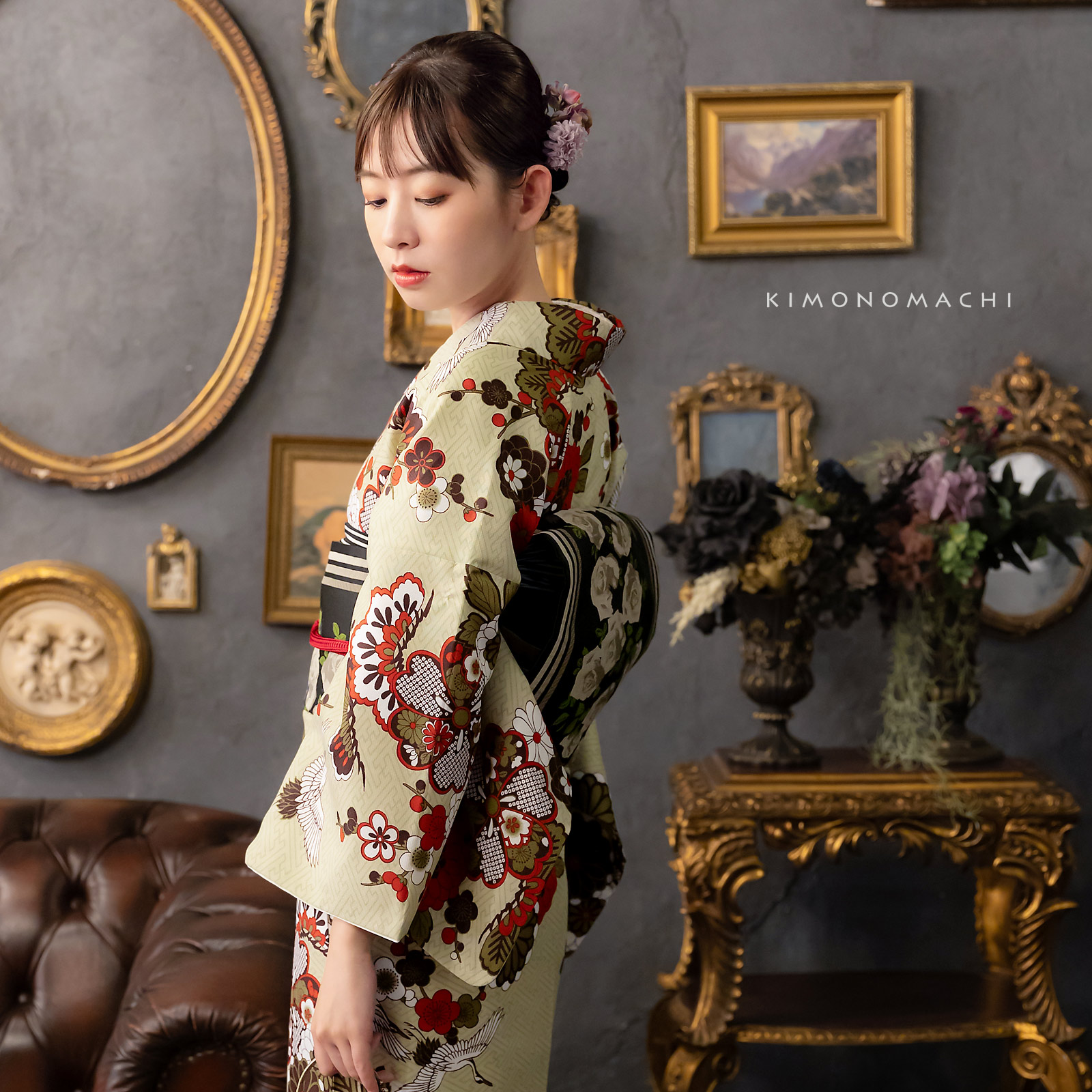 02鶴と花紋に紗綾形 鳥の子色：KIMONOMACHI オリジナル 着物と帯の2点