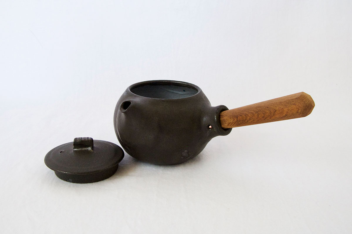 馬場勝文陶工房 ｜ 黒釉急須［丸］