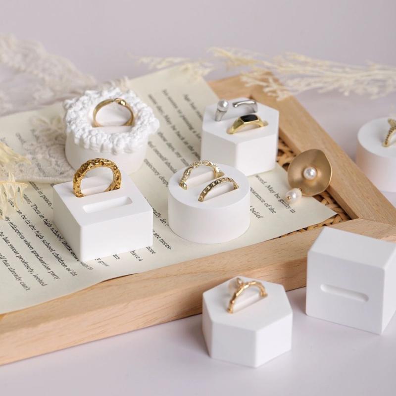 楽天市場】ジュエリー ディスプレイ 石膏製 ホワイト リングスタンド