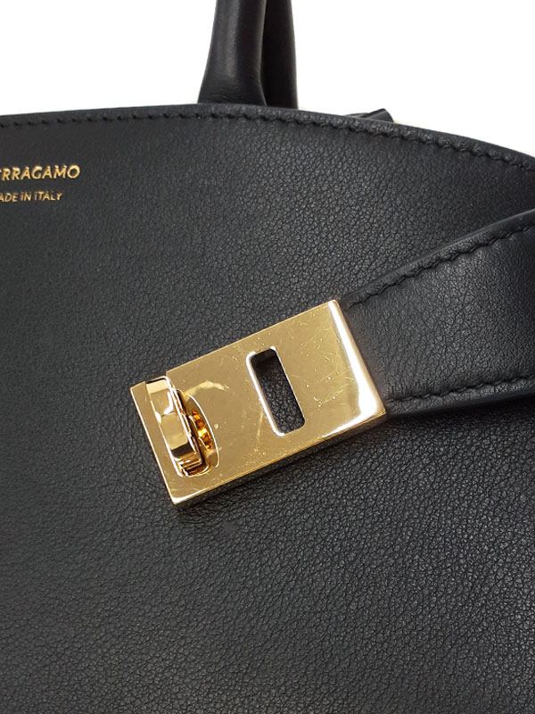 Salvatore Ferragamo】フェラガモ『Hug ガンチーニ 2WAYハンドバッグ