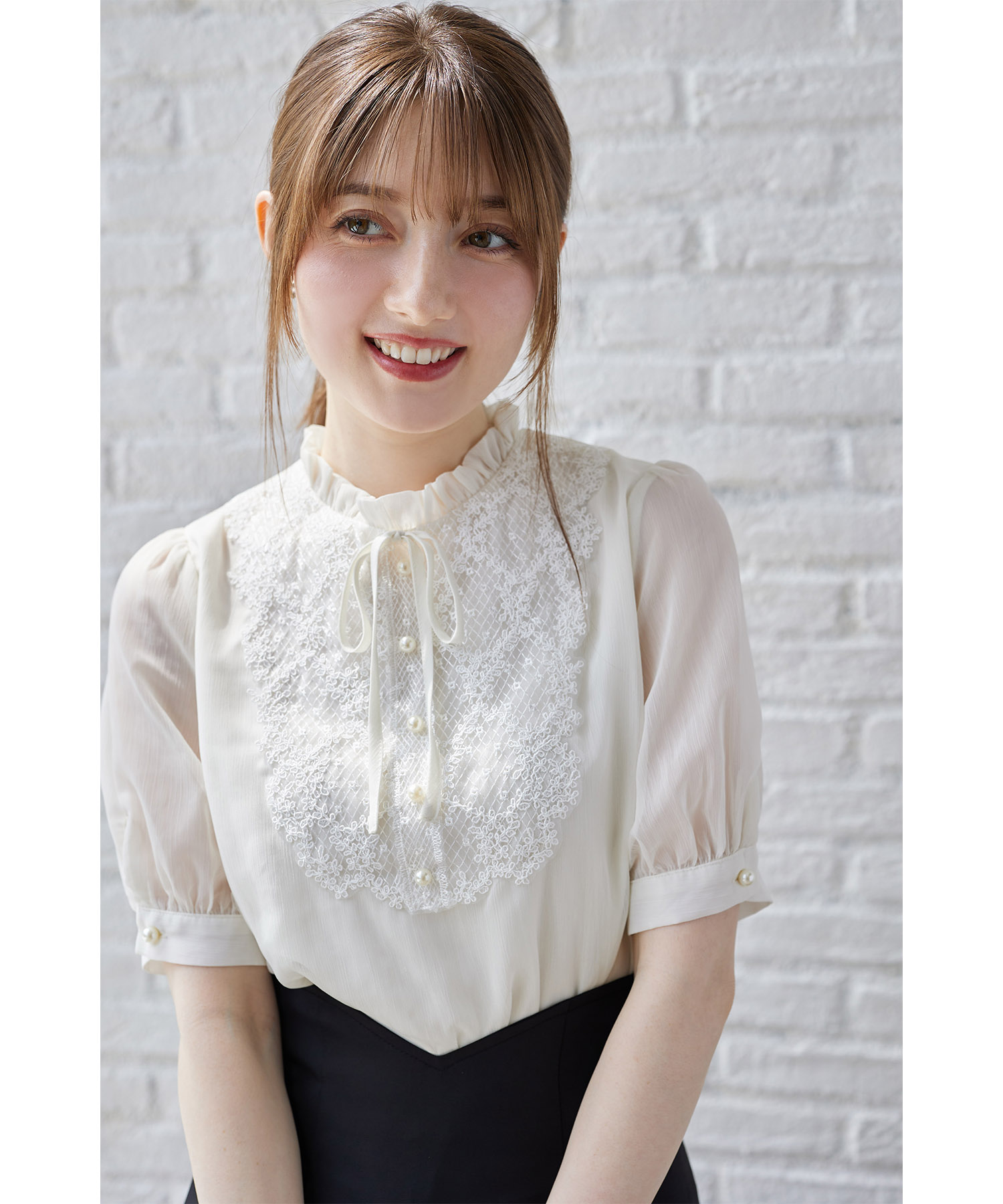 リボン＆パール付きレース装飾パフスリーブブラウス