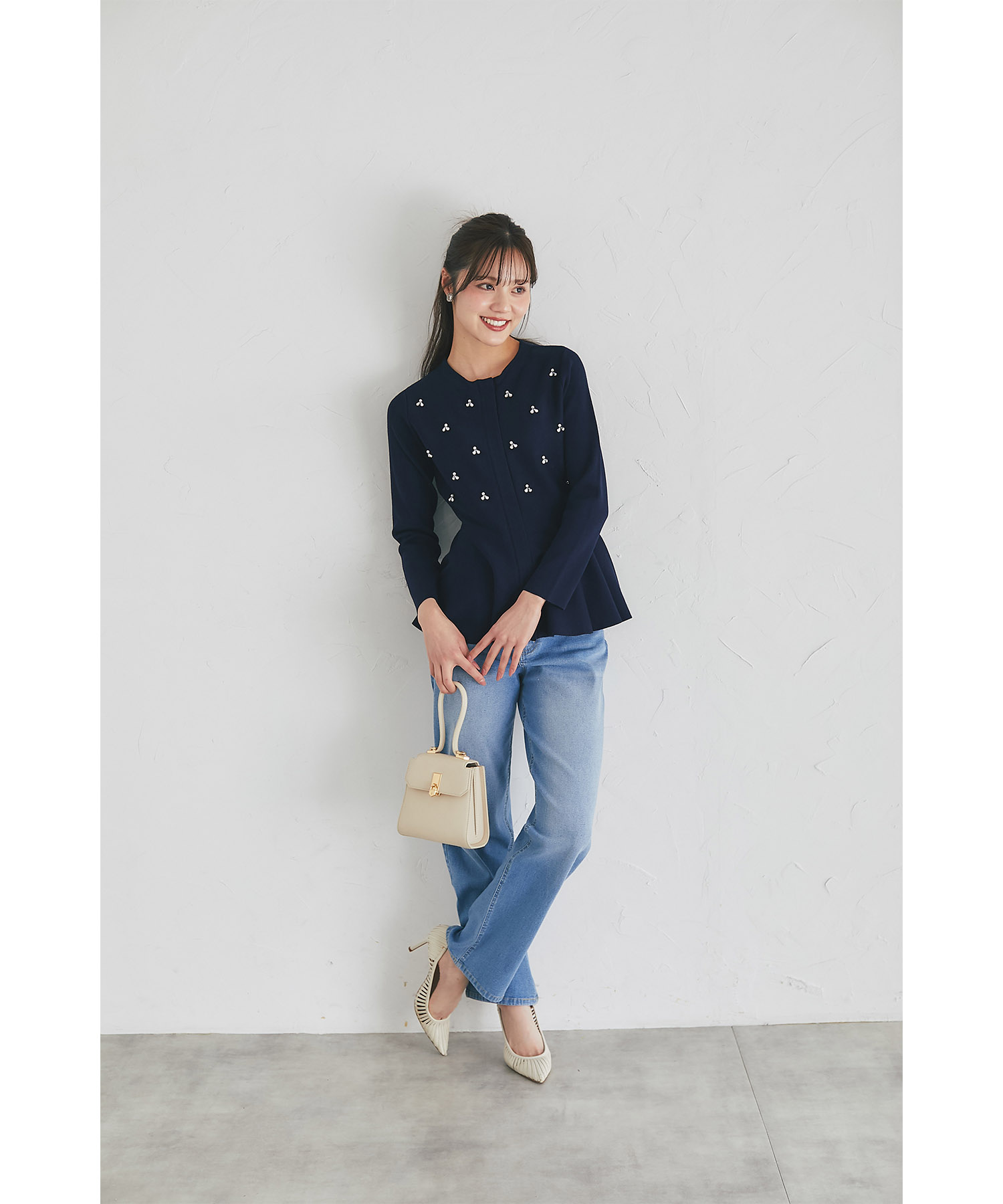 パールビジュー付きペプラムニットプルオーバー