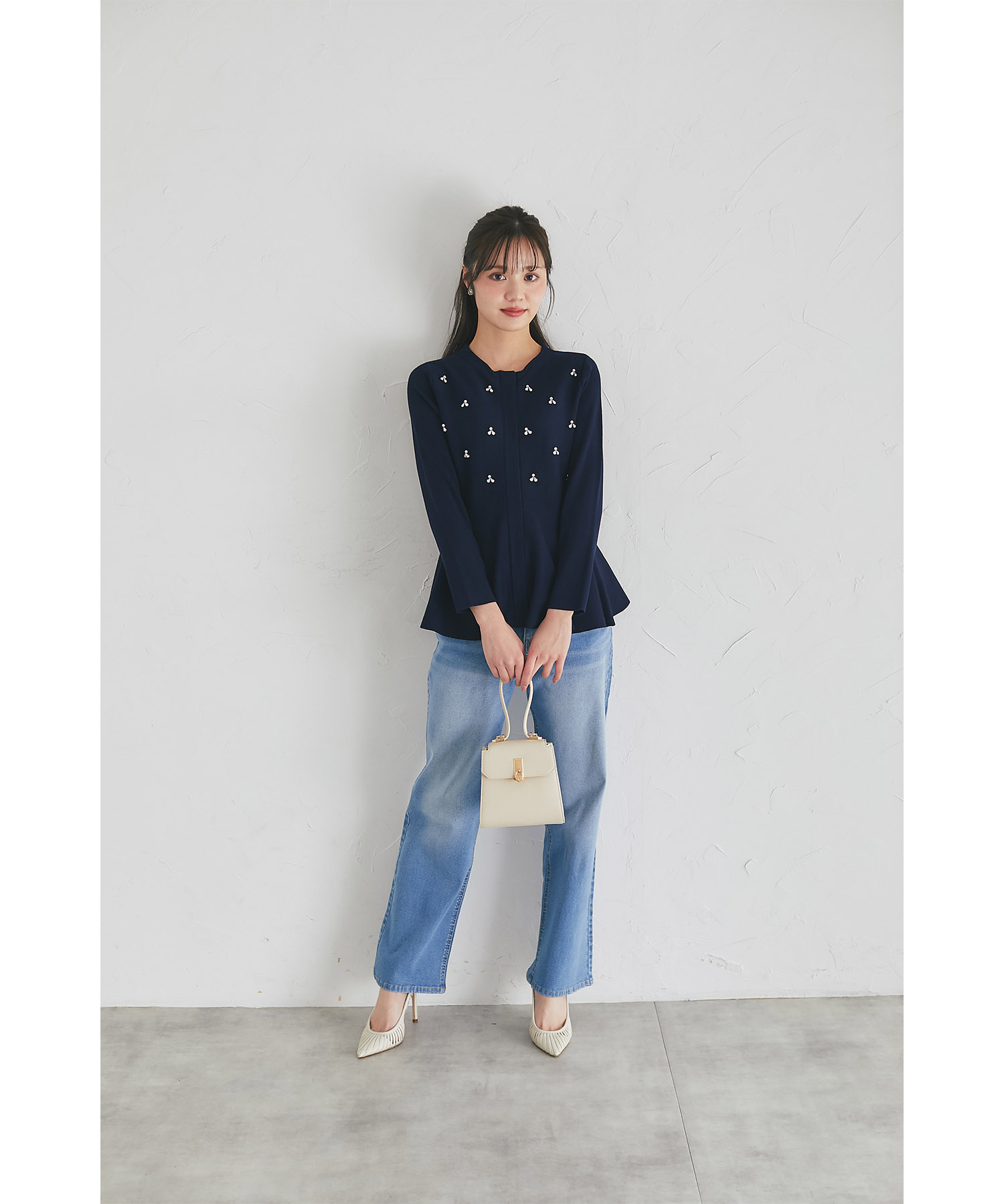 パールビジュー付きペプラムニットプルオーバー