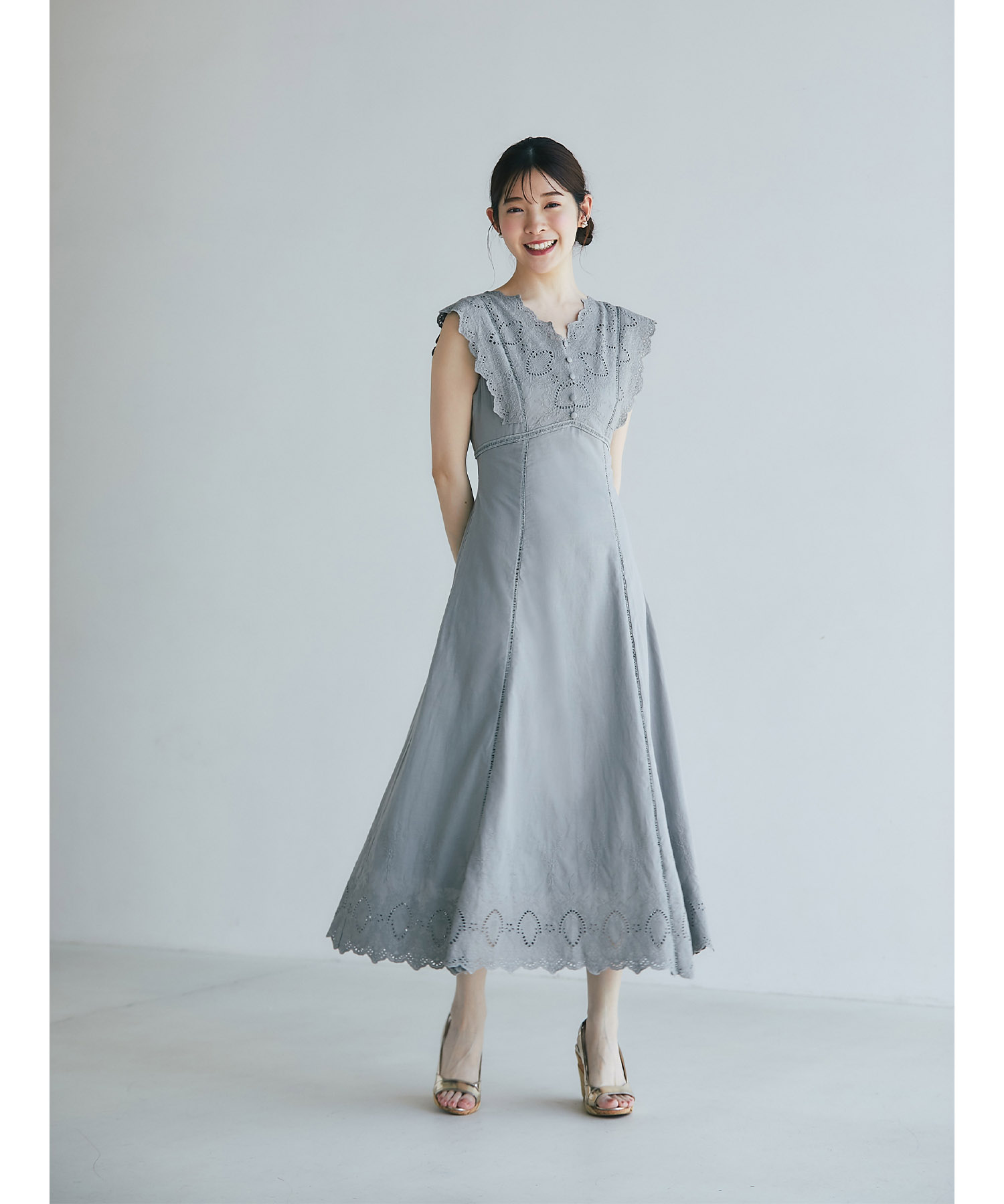 ウエストりぼん付きコットンカットワークレース刺繍ワンピース
