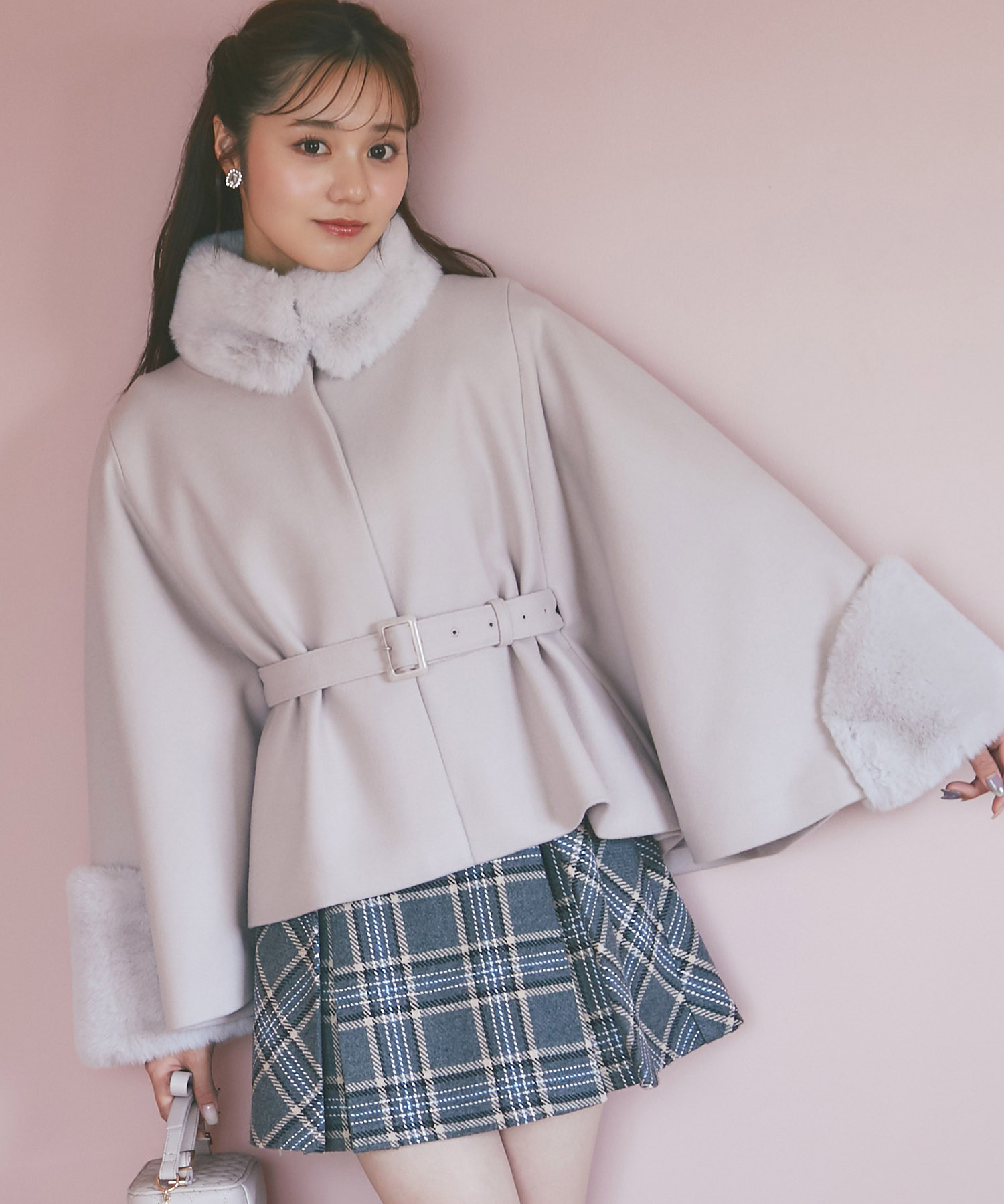 2WAYファー＆ベルト付きケープライクコート