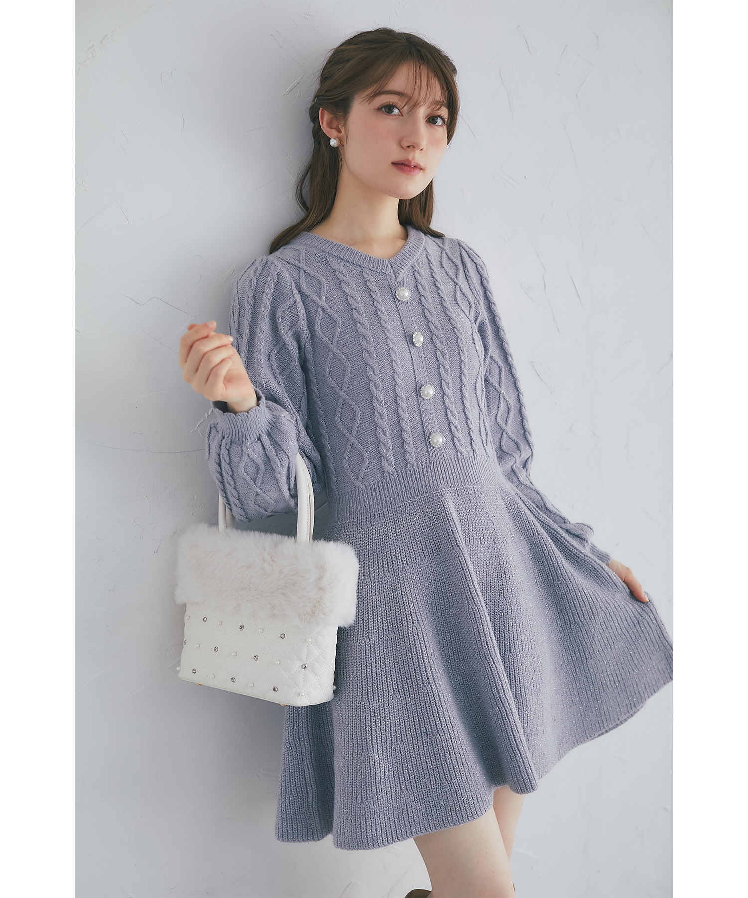 パール飾り釦付きケーブル編みラメニットワンピース