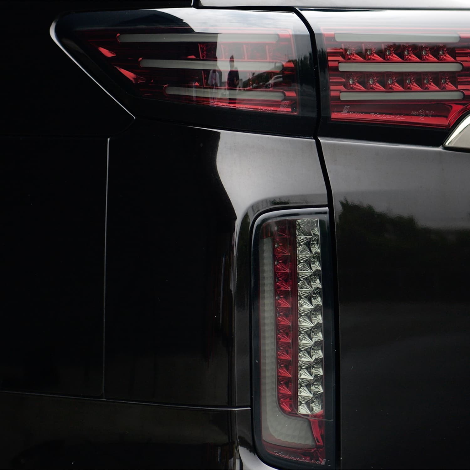 E52エルグランド【公式ショップ限定カラー】ジュエルLEDテールランプ