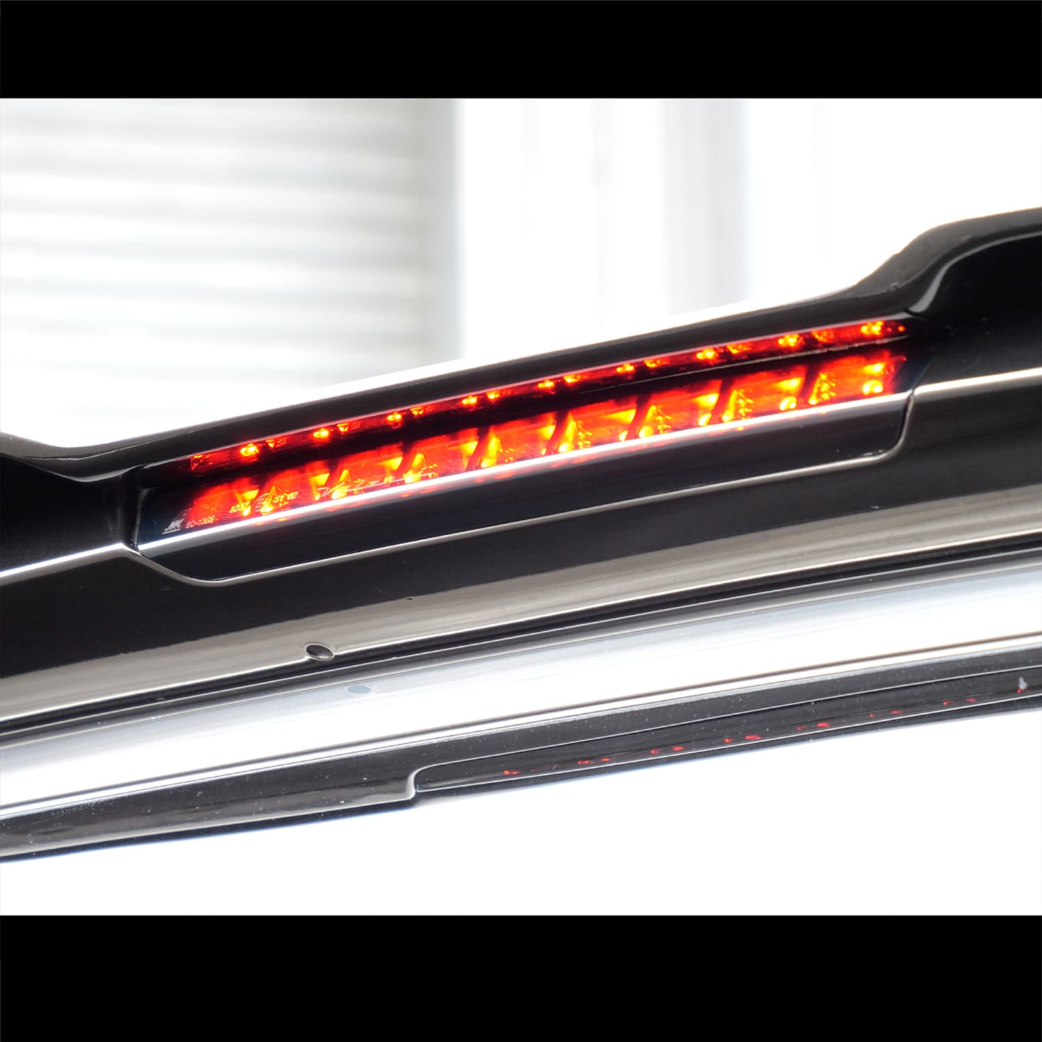 公式ショップ限定カラー】エルグランド E52系 Valenti ヴァレンティ