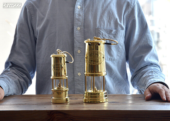 E・古道具 アンティーク雑貨 古材とミニモールドのランプ E・古道具