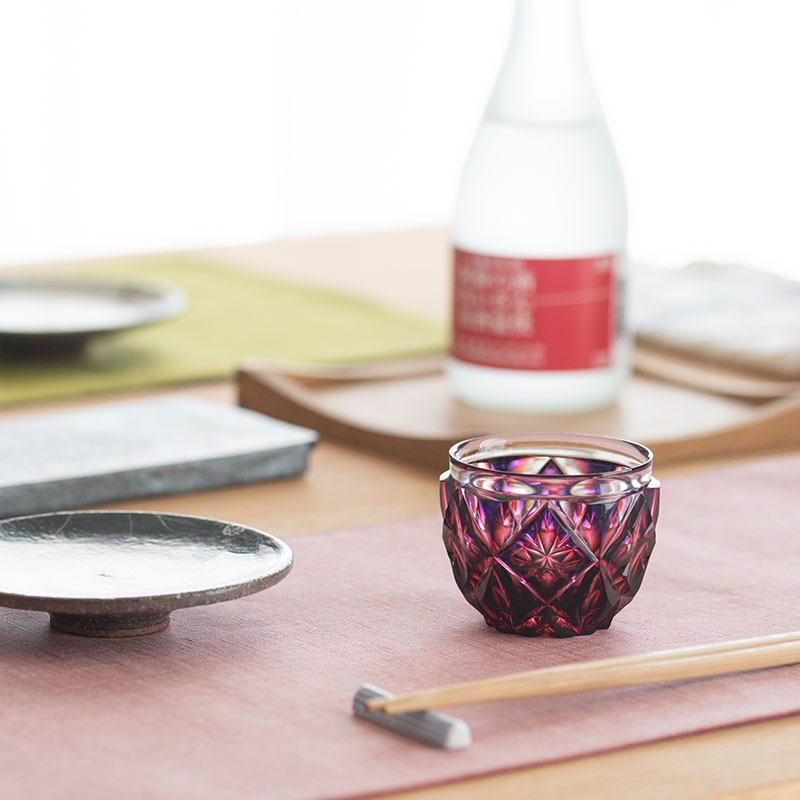 楽天市場】薩摩切子 二色猪口 大 cut206 二色衣 二色被せ ルリ金赤