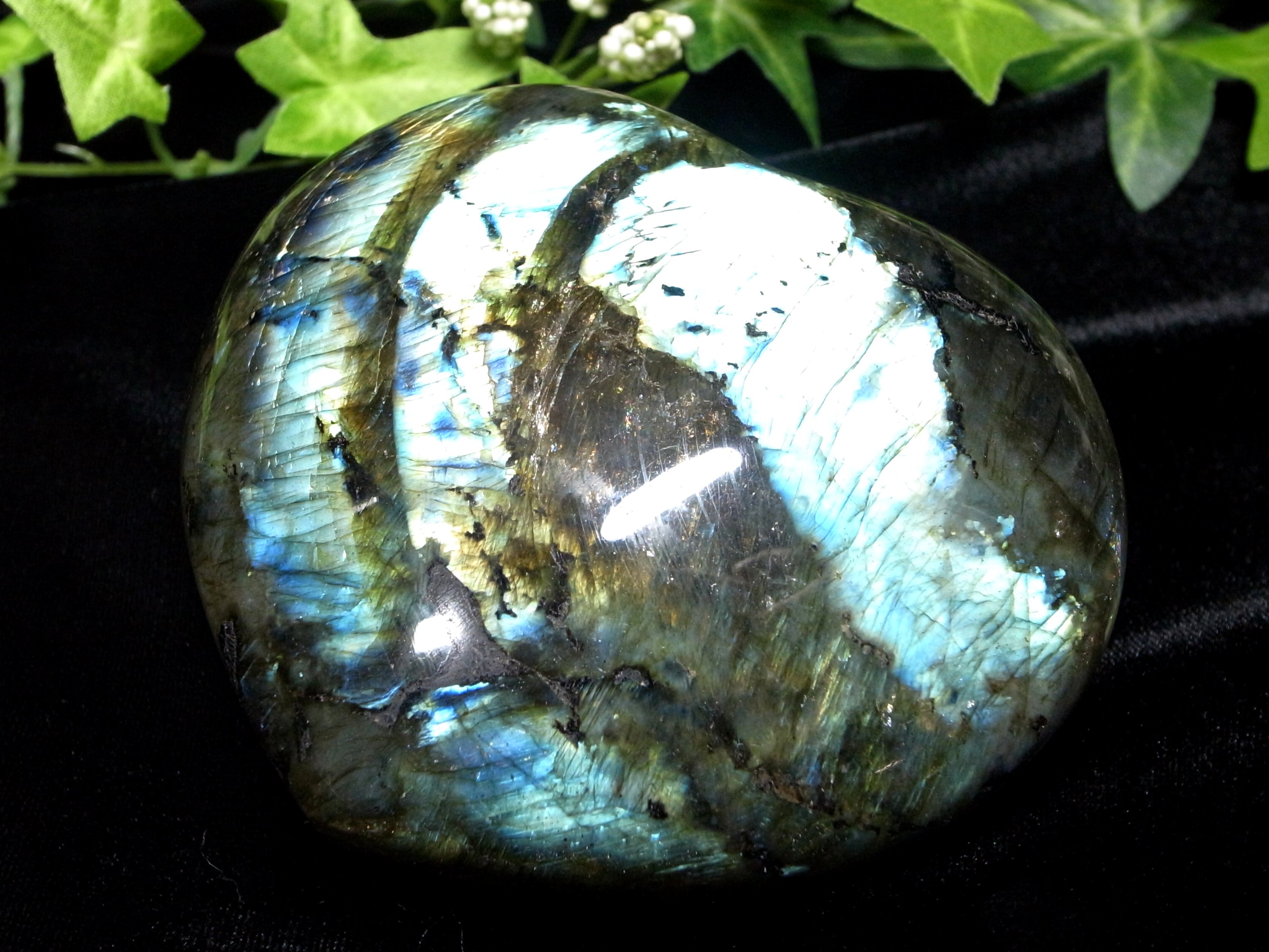 ラブラドライト ハート型 タンブル 最大幅約86mm 重さ357g 1点物