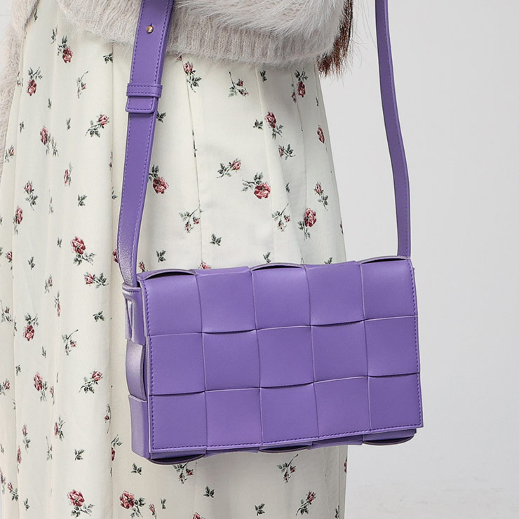 BOTTEGA VENETA (ボッテガ・ヴェネタ) イントレチャート レザー