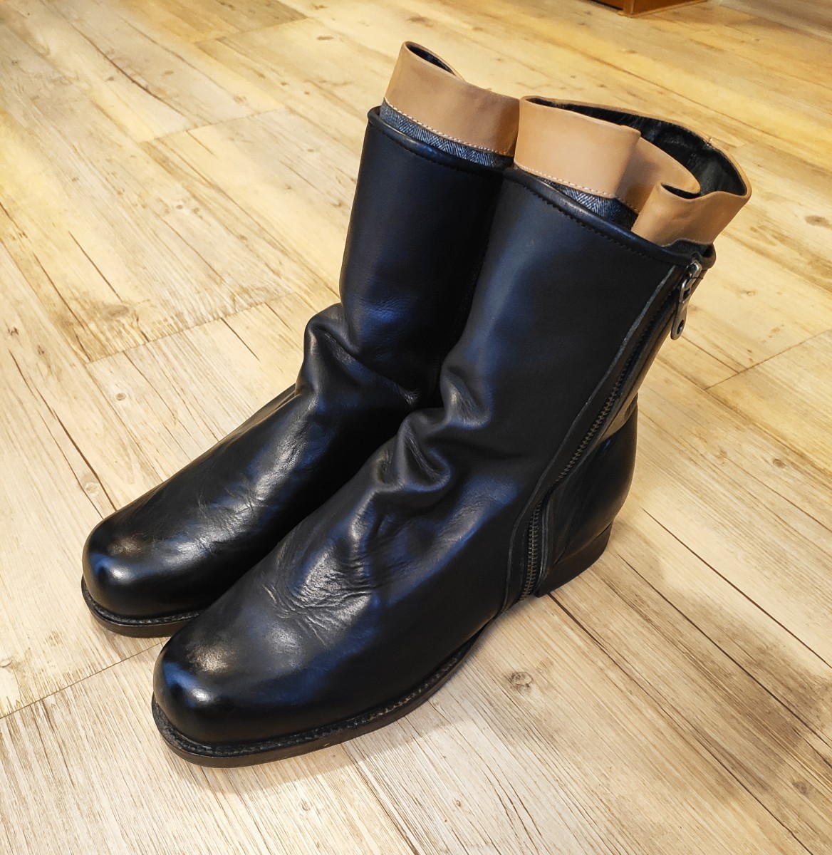 Maison MIHARAYASUHIRO GRAIL!AW09 Distressed layered boots.Like