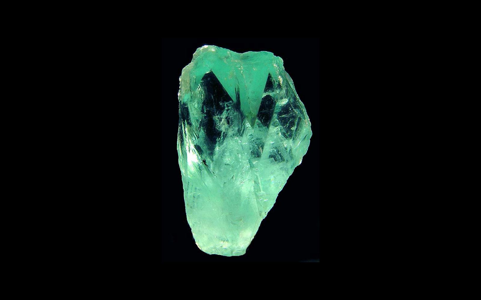 繊細な希少石「フォスフォフィライト」 | その魅力や詳細について