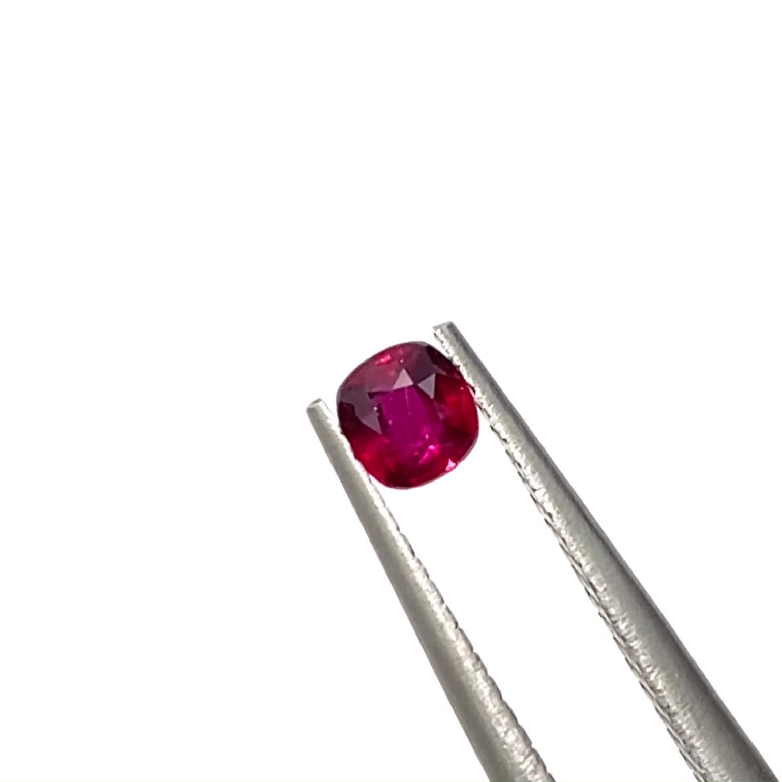 ルビー 非加熱 マダガスカル産 0.26ct / 3.5x3.4mm前後 [230622339