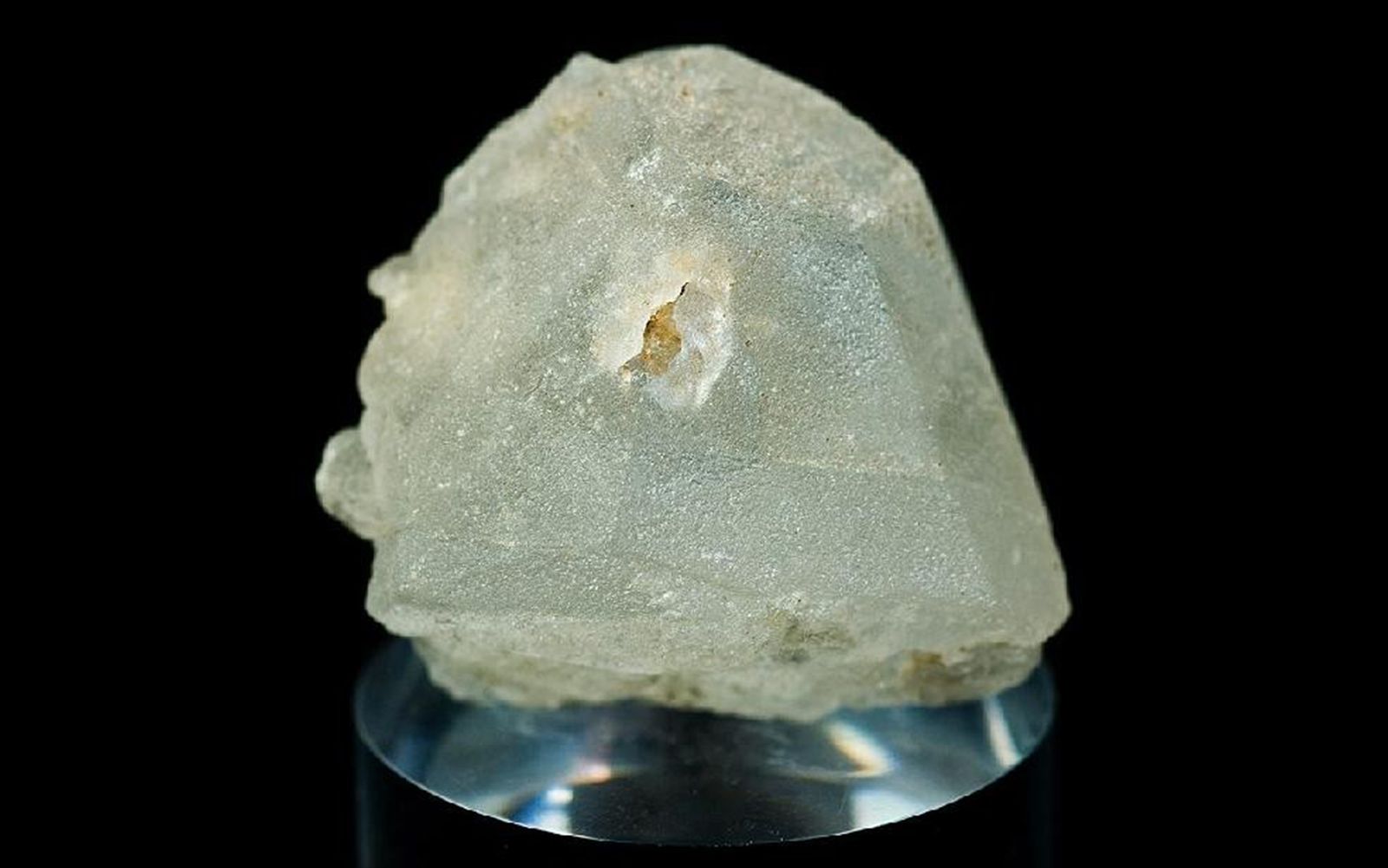 幻の宝石ポルサイト：セシウムを秘める希少鉱物の価値や特徴、逸話まで