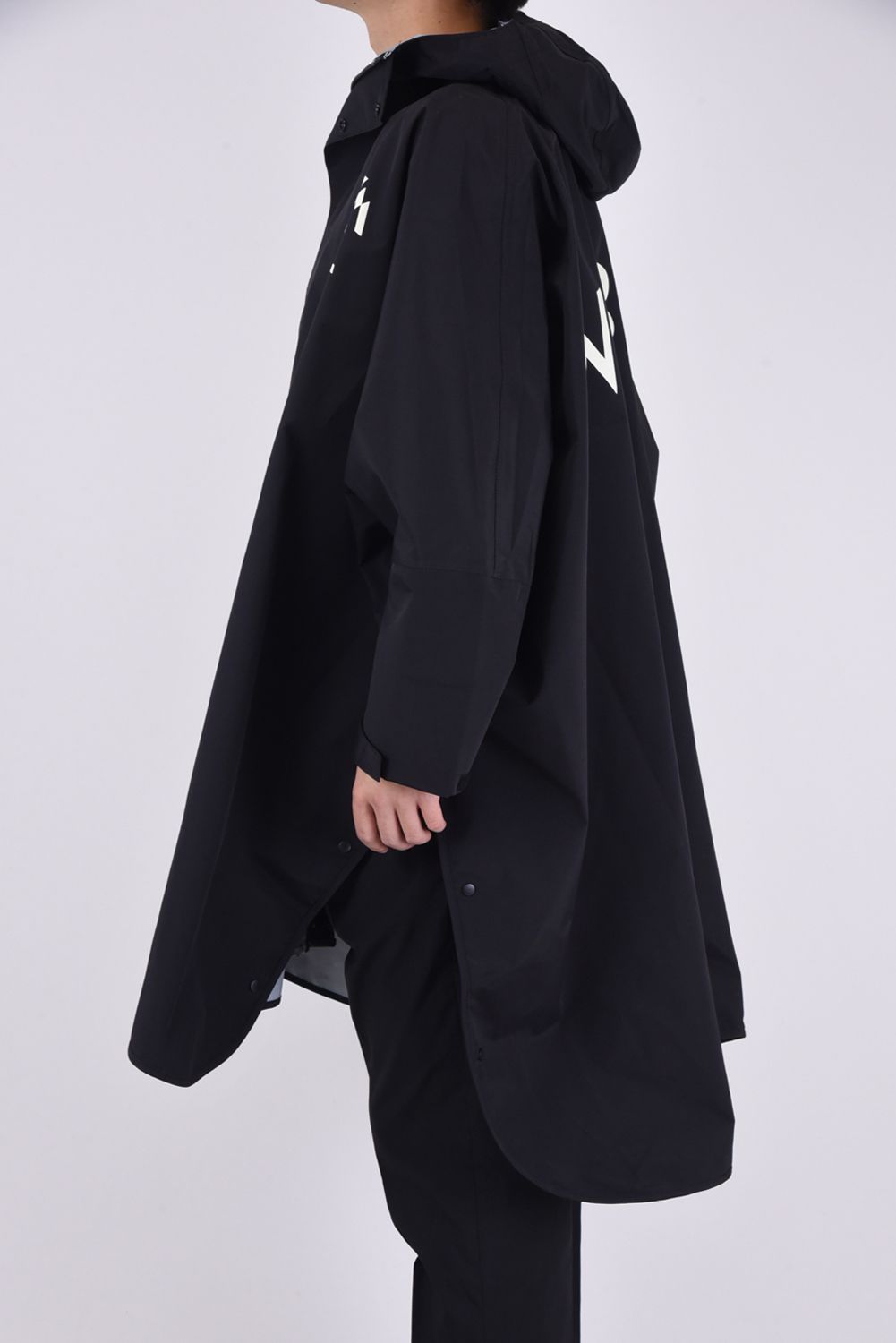 White Mountaineering - 【WMBC / KIU】 3 LAYERED PONCHO / KIU