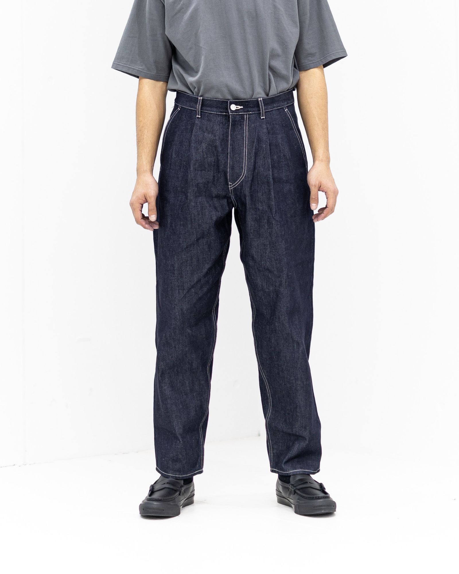 Selvage Denim Two Tuck Tapered Pants | MARK
