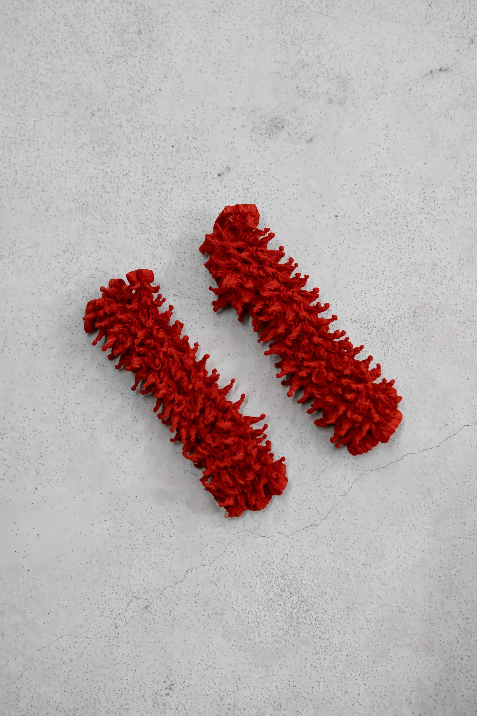 MIKAGE SHIN - Versatile Spiky Shibori Glove / Red | Retikle Online