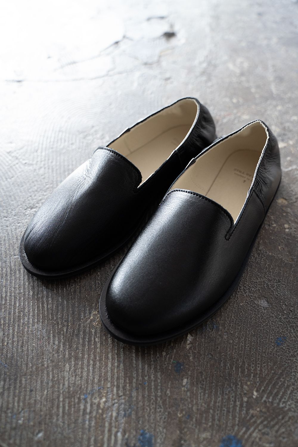 STILL BY HAND - 【ラスト1点】【23SS】レザースリッポン(BLACK) | Salty