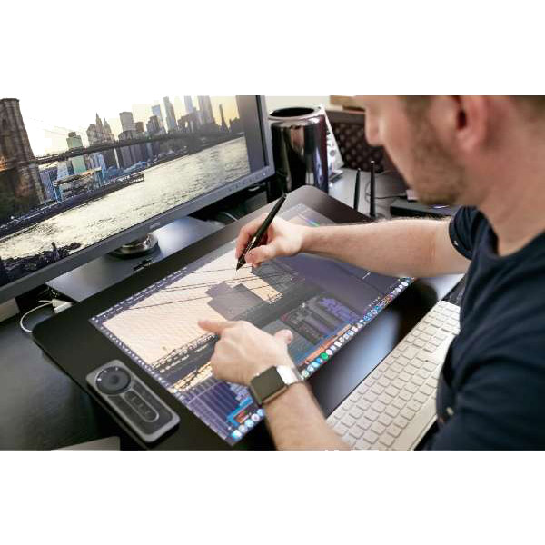 Wacom Cintiq Pro 24 touch タッチ入力対応モデル DTH-2420/K0 液晶
