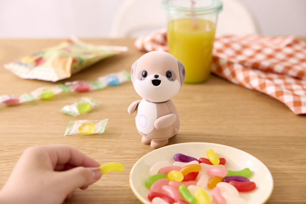 コンパニオンロボット ポケとも SR-C01M-W｜の通販はソフマップ[sofmap]