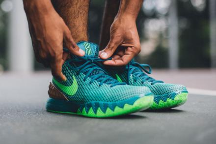 国内8月26日発売予定】 ナイキ カイリー1 ティール/ラディアント