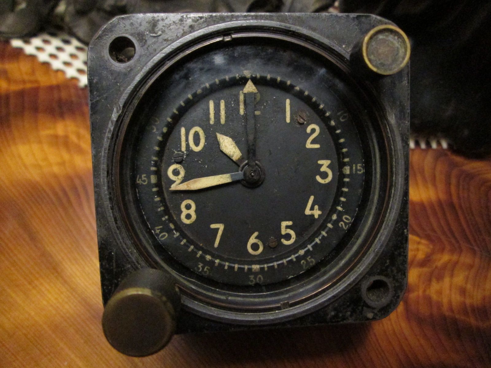 航空機用の機械式エアクラフト・コックピット・クロック（ウォルサム