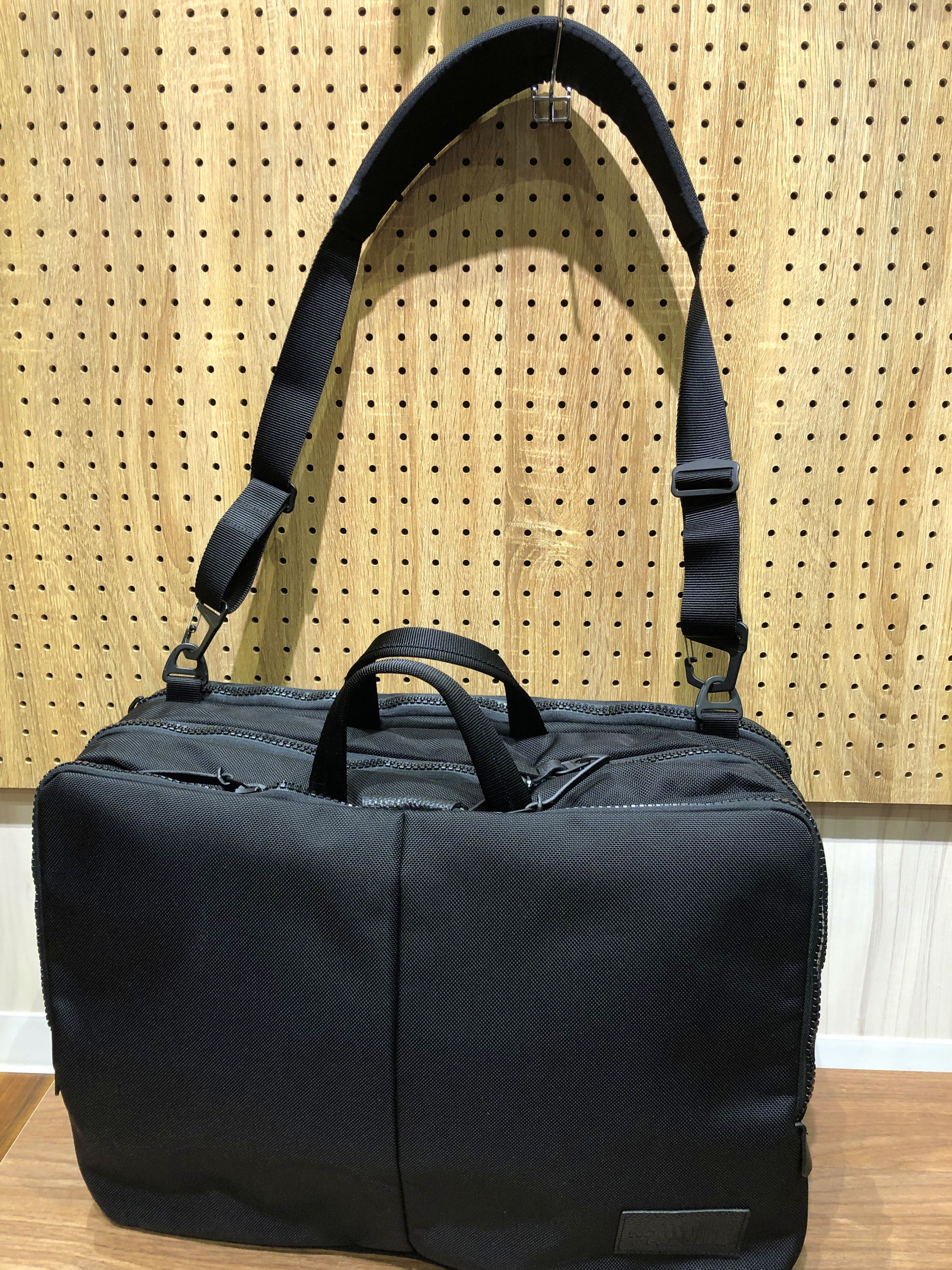 強靭な大型デイパック、ザ・ノースフェイスのコーデュラバリスティック