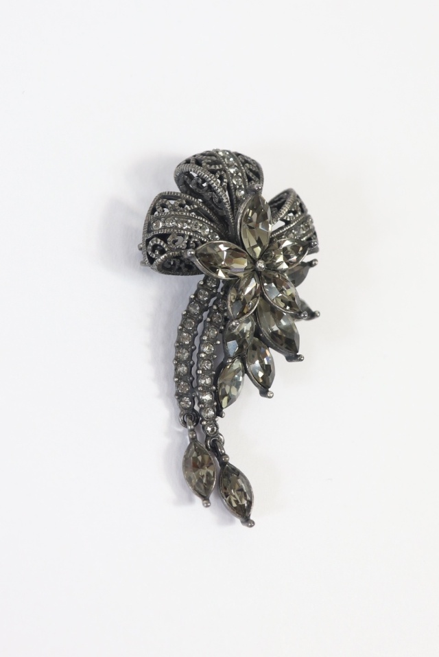 FOXEY BOUTIQUE フォクシー ブローチ フラワーモチーフ グレー FOXEY