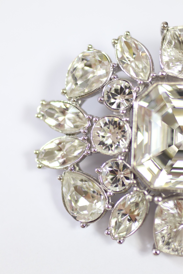 Rene（ルネ） ラインストーンブローチ