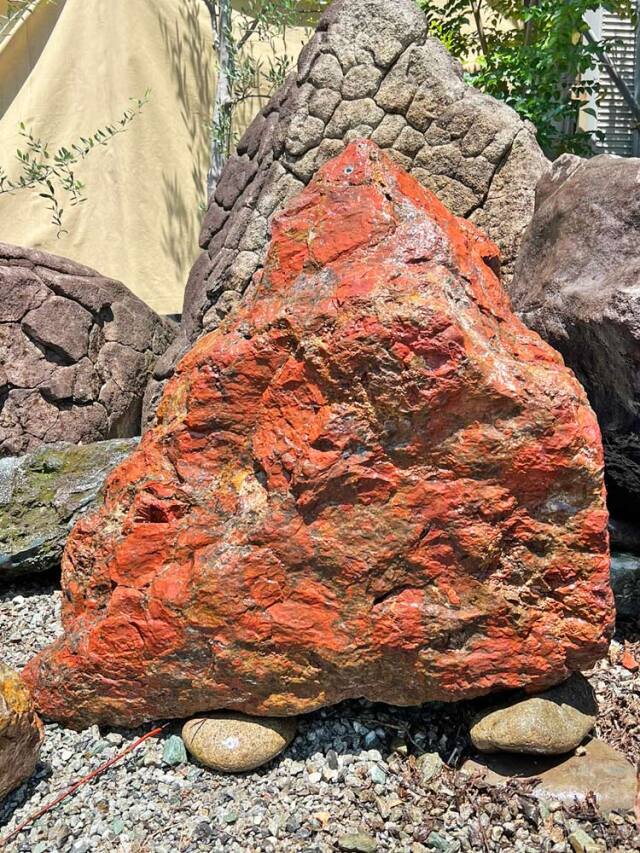 赤石・赤玉石 販売・通販｜佐渡赤玉石・銘石・一点物の景石 [現物見学