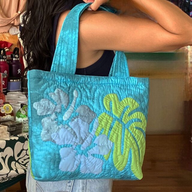 ハワイアンキルト ハンドバッグ むら染め ブルー ハイビスカス