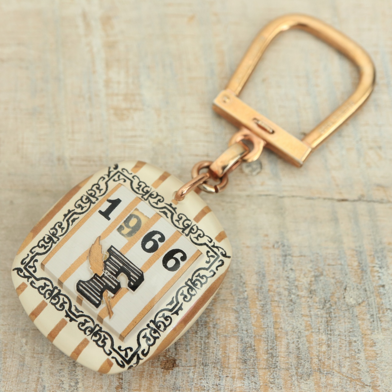 ブルボンキーホルダー フィガロ LE FIGARO 1866-1966