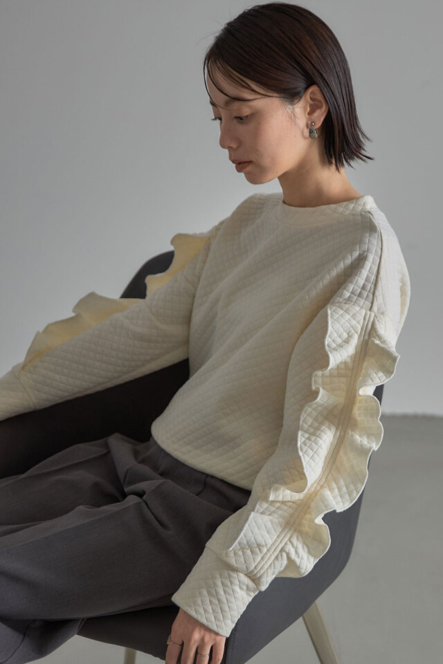 キルティング袖フリルプルオーバー