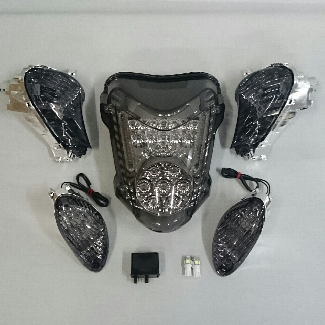 隼08-20年OdaxGSX1300Rスモークレンズコンプリートキット未使用品！ SUZUKI >> GSX1300R 隼（08-20） スモークレンズ・コンプリートキット2