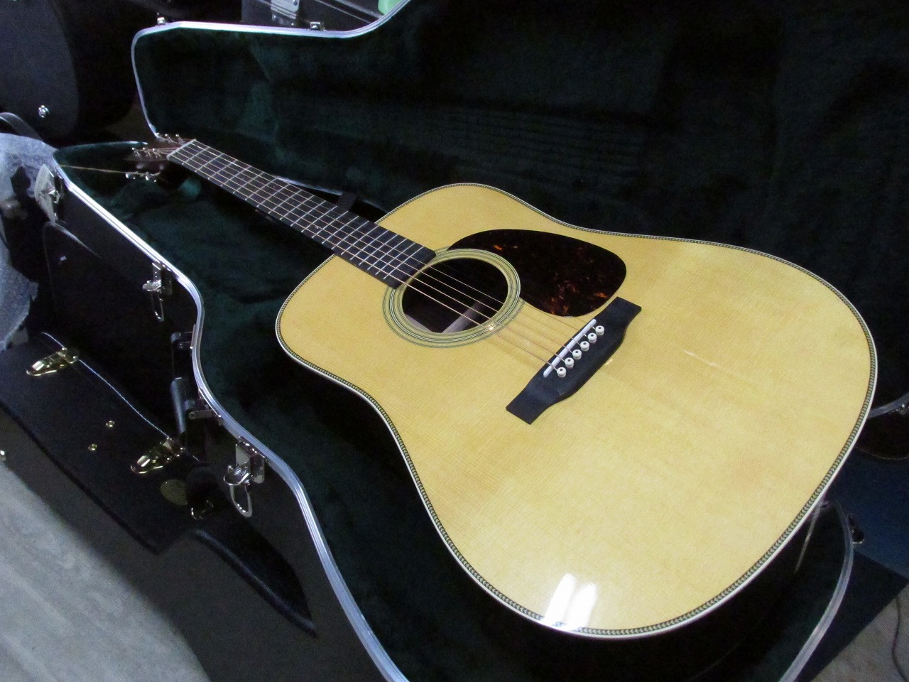 Martin HD-28 Standard Pickup スペシャル！ 【 アンプに繋げる