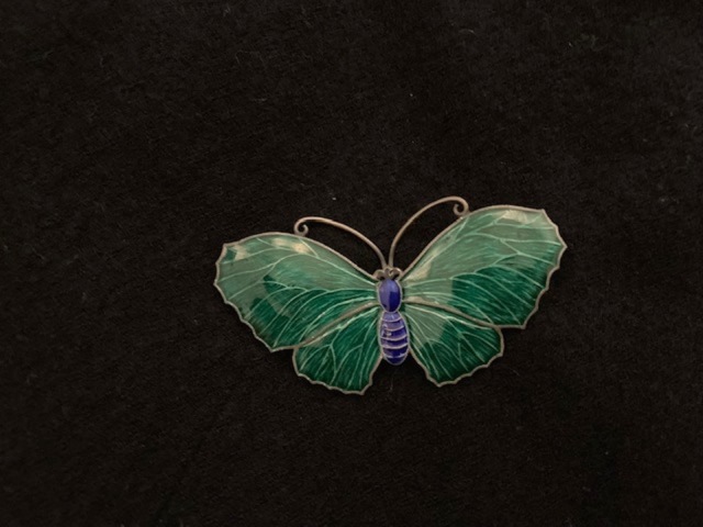 ペクオクサ作 ＊ 韓国伝統七宝焼き ＊ 銀製 ＊ 蝶のブローチ （ B761-19 )