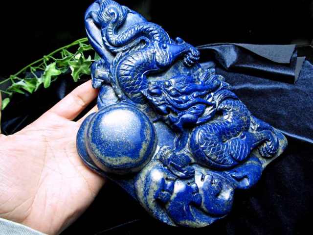 店頭展示中 濃厚ブルー 玉持ち龍神 ラピスラズリ 龍彫刻置物 重さ
