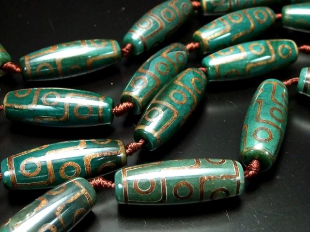 龍の鱗模様 九眼緑龍紋天珠(くがんりゅうもんてんじゅ) 連 一連8個付き