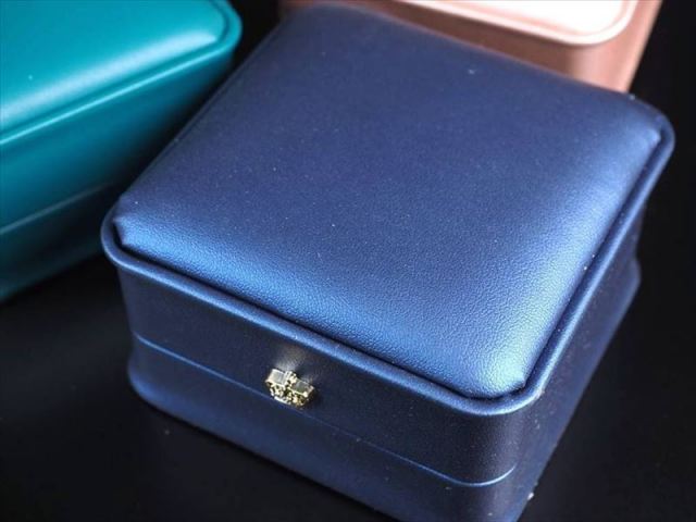 選べる4色 クラウンブレスレットケース 化粧箱 ケースサイズ約9cm×9cm