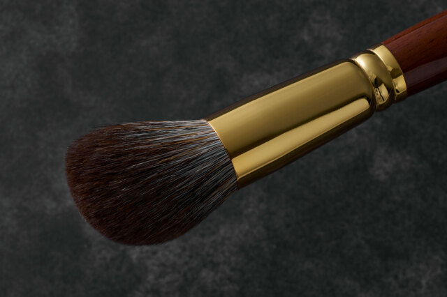 化粧筆のウエダ美粧堂、最高級の美しさを追求する化粧筆工房です。