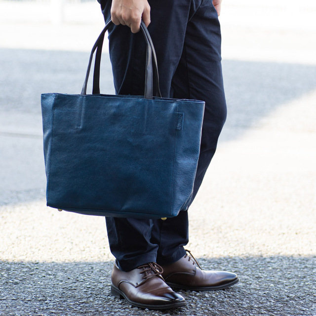 ペガーズライトトート』(全3色)ラセッテー/無駄な装飾を省いた直線